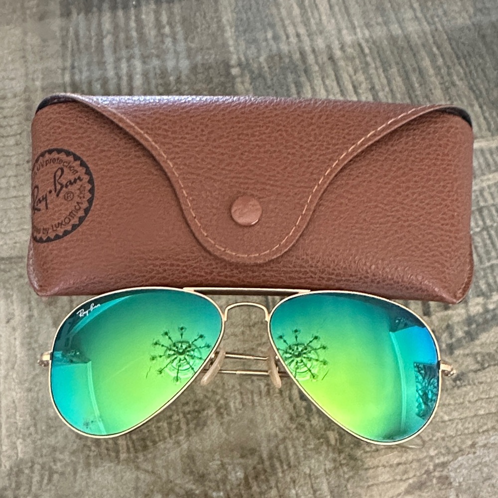 Ray-Ban Aviator Sunglasses with Green and Blue Lenses